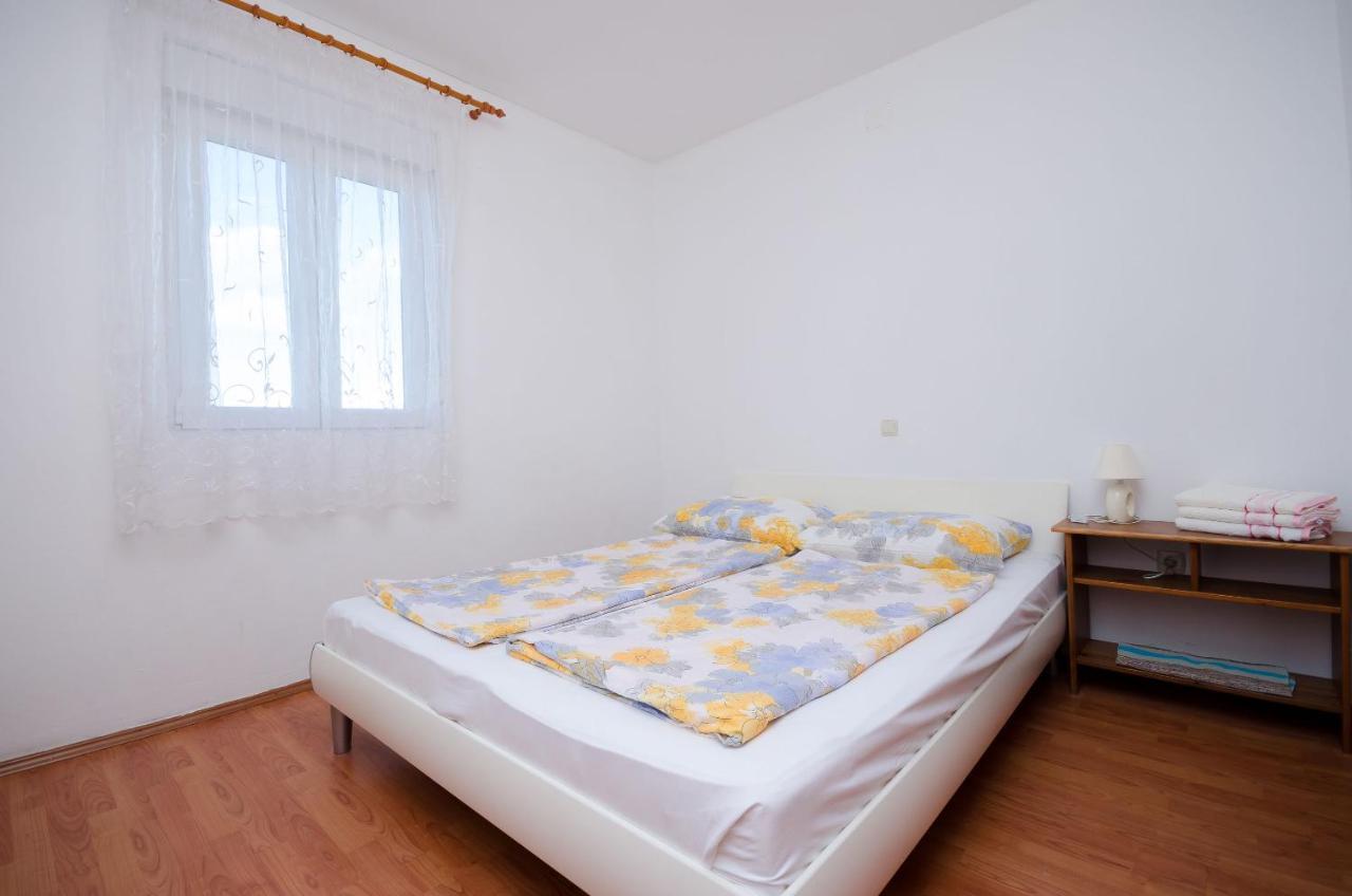 Apartments Pela โลปาร์ ภายนอก รูปภาพ