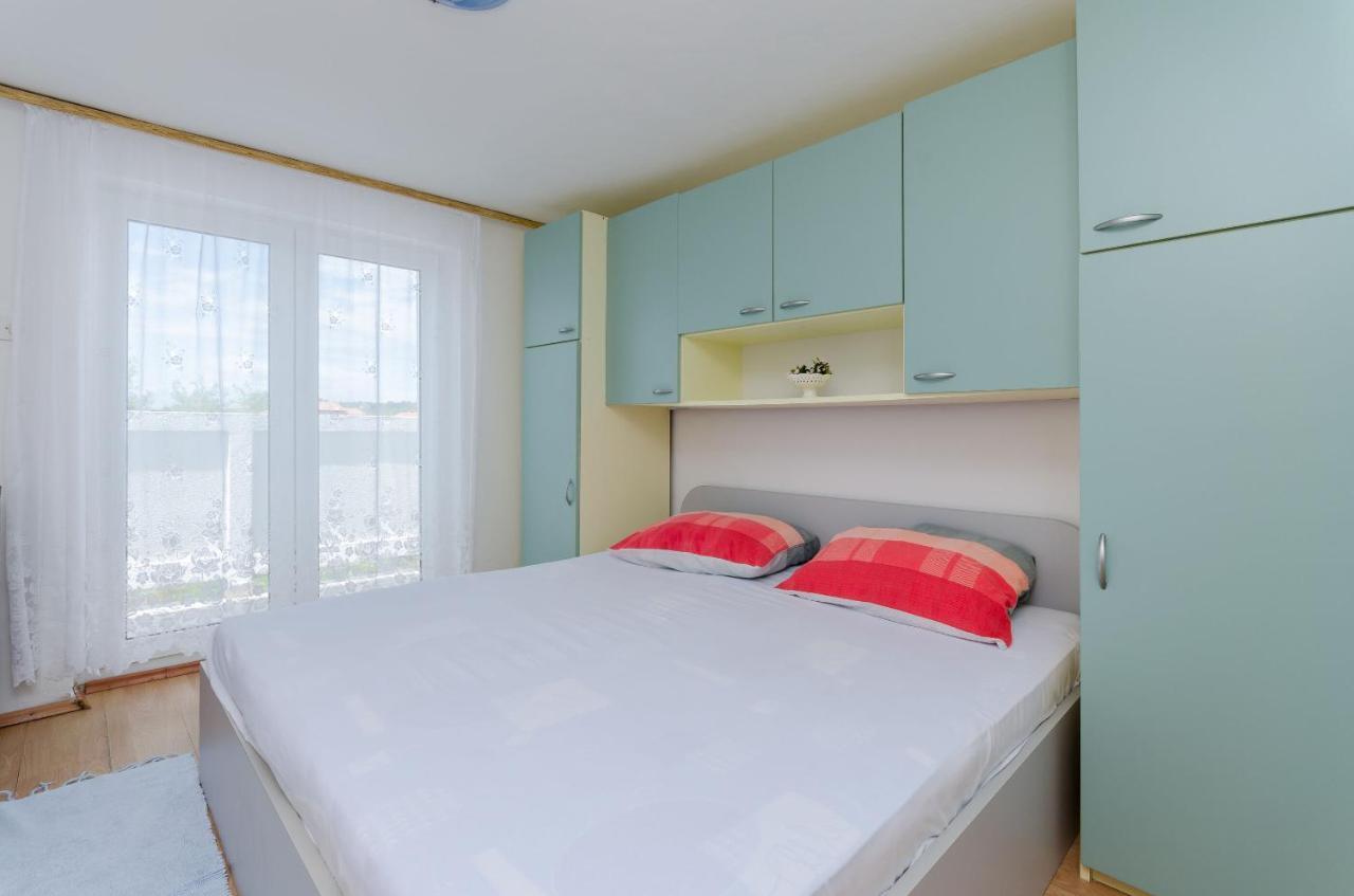 Apartments Pela โลปาร์ ภายนอก รูปภาพ